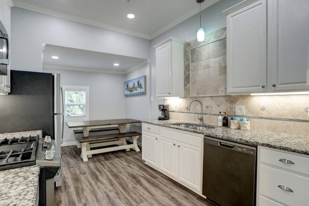 Renovated Beach Bungalow! Galveston Eksteriør bilde